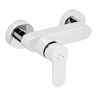 Chromowana bateria prysznicowa Ferro Nostris z chromowanymi elementami i pojedynczym uchwytem.